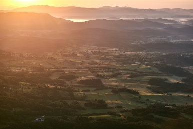 Západ slunce nad Vipavou (www.slovenia.info, photo: Iztok Medja)